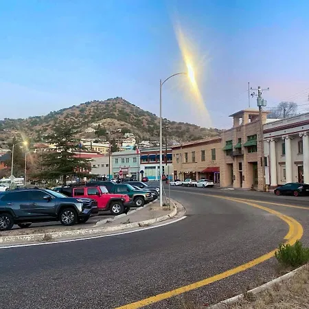 The Signature King With Mountain Views