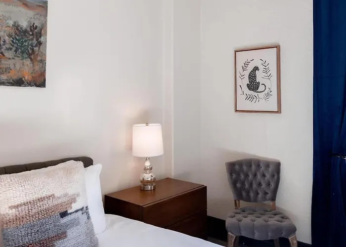 The Signature King With Mountain Views